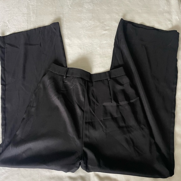 PrettyLittleThing Black Wide-Leg Pants - Picture 5 of 5